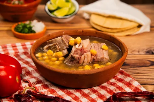 Caldo de costilla casero, receta fácil y reconfortante paso a paso