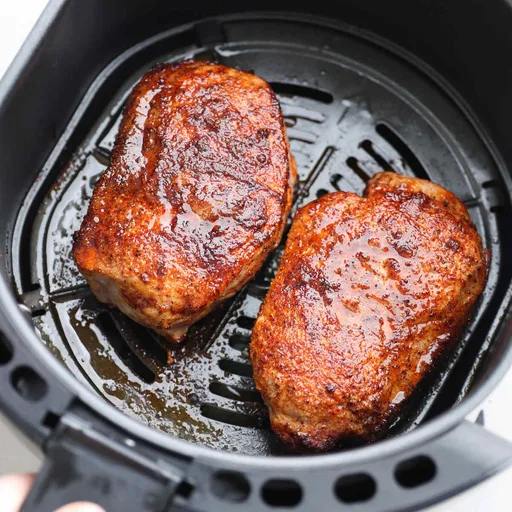 Chuletas de cerdo jugosas en freidora de aire