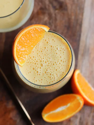 Batido de proteínas de plátano y naranja