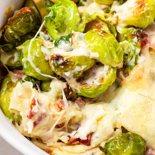 Gratín de coles de Bruselas con queso