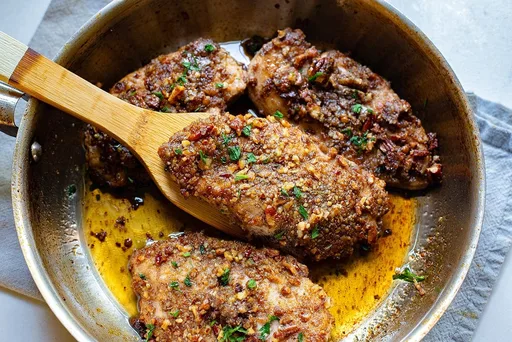 Pollo con costra de nueces pecanas