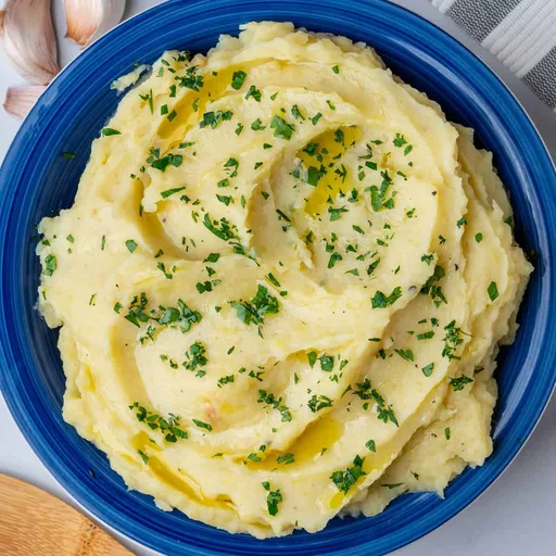 Roasted Garlic Mashed Potatoes (Creamy & Fluffy)
