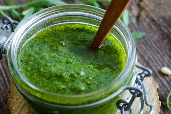 Pesto de manjericão e rúcula