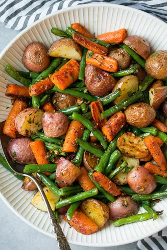 Verduras asadas con ajo y hierbas