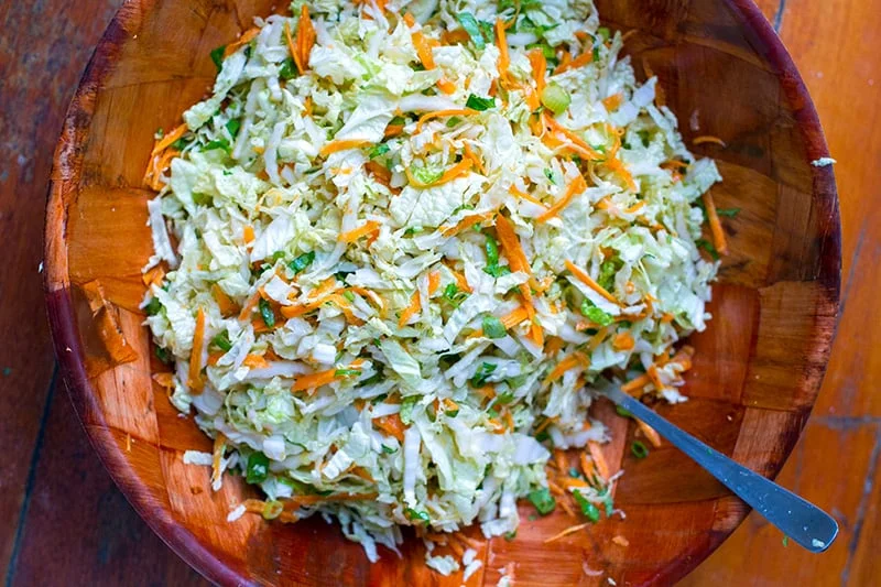 Napa-Kohlsalat mit Honig-Limetten-Dressing