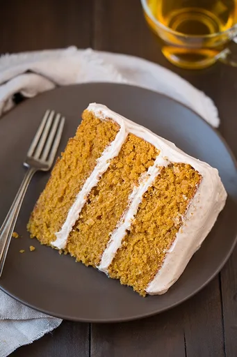 Pumpkin Cake with Cinnamon Cream Cheese Frosting
