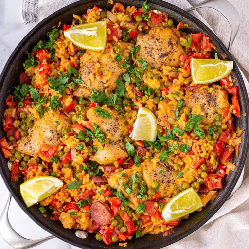 Paella de pollo y chorizo