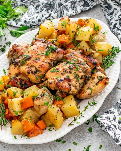 Pollo al horno con miel, mostaza y patatas