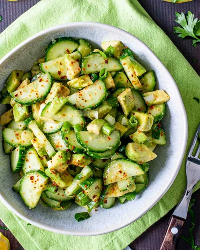 Ensalada de pepino y aguacate