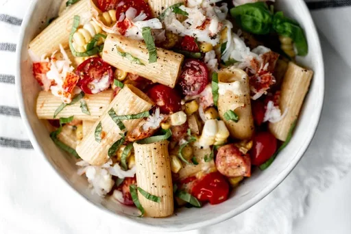 Rigatoni de verano con bogavante y maíz