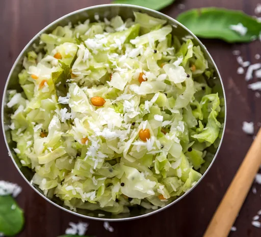 Poriyal de repollo con coco