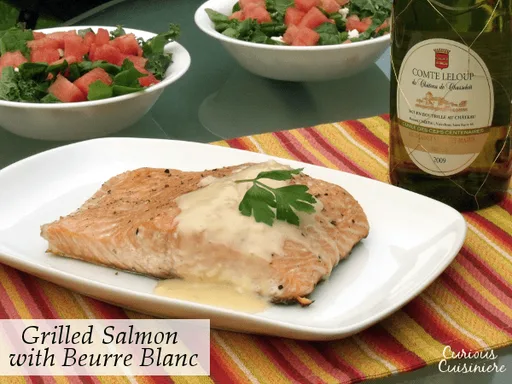 Salmón a la parrilla con salsa Beurre Blanc