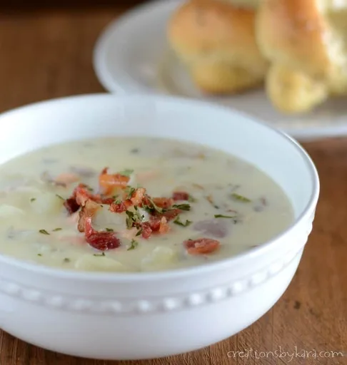 Sopa Cremosa de Salmón y Patata Roja