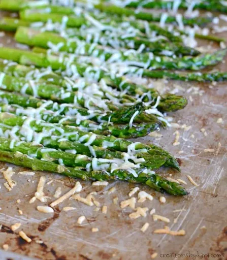 Espárragos asados al parmesano