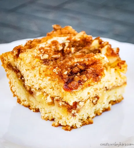 Cinnamon Crumb Apple Coffee Cake