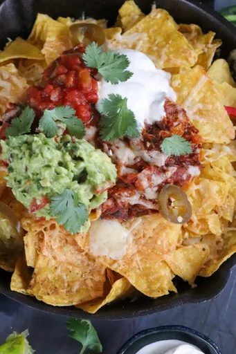 Nachos de pollo y chorizo