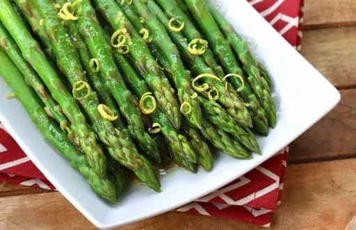Espárragos fríos con vinagreta de limón y Dijon