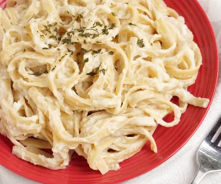 Pasta Alfredo saludable con tomates secos