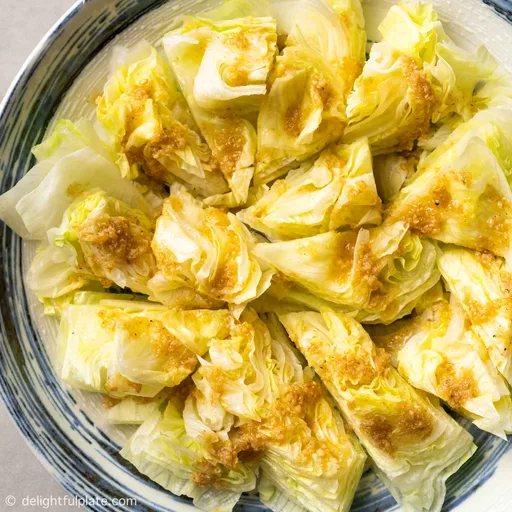 Ensalada de Lechuga Iceberg con Aderezo de Jengibre
