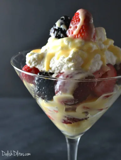 Parfaits de Frutos Rojos y Crema