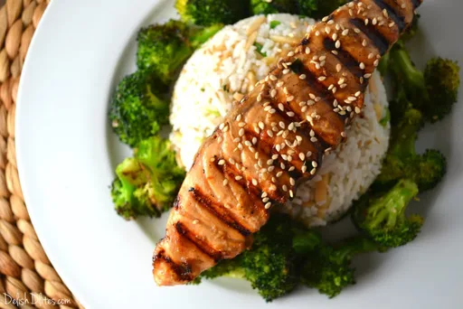 Salmón al sésamo y jengibre