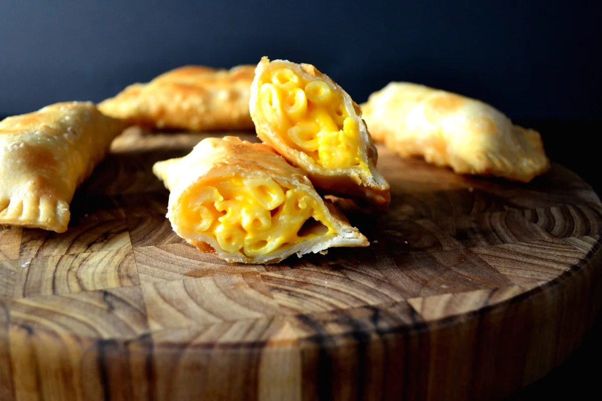 Easy Mac and Cheese Empanadas