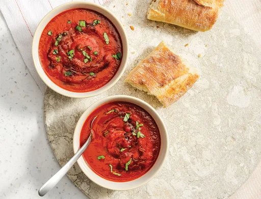Sopa italiana de tomate y albahaca