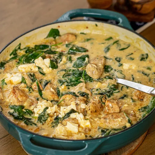 Comida en 30 minutos: Pollo cremoso con espinacas y feta
