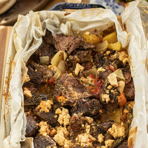 Kleftiko de cordero: cordero griego cocinado en papel de horno