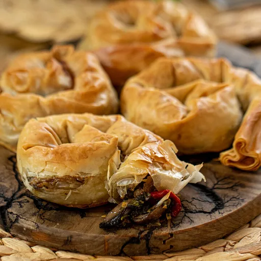 Manitaropita: Empanadas de Champiñones y Filo