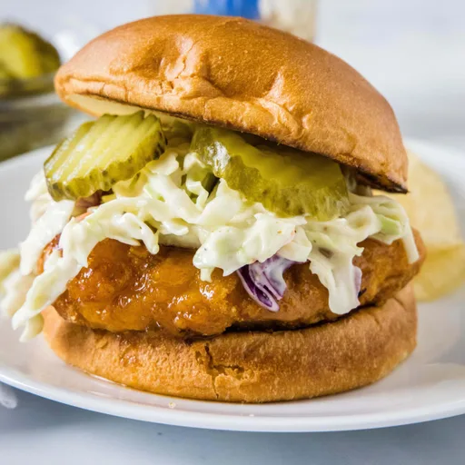 Sándwich de pollo con miel picante