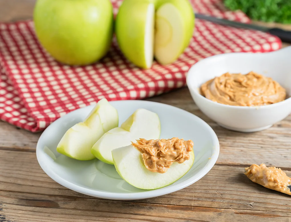 Manzana y mantequilla de cacahuete