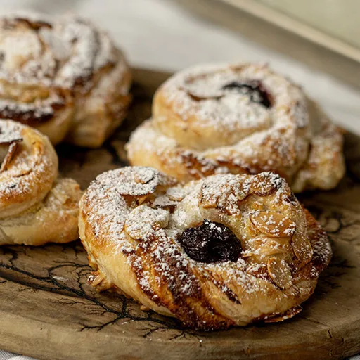 Espirales de Hojaldre con Almendras y Croissant