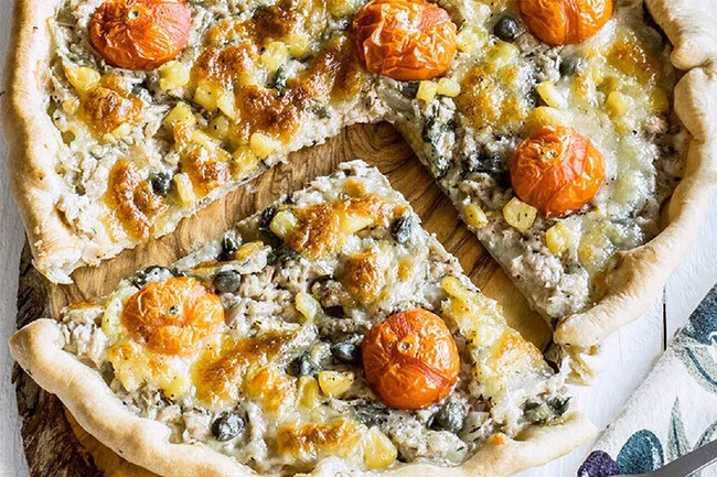 Recetas con chile morron: cómo preparar Tarta de atún con chile morrón, una receta sencilla, económica y fácil de hacer
