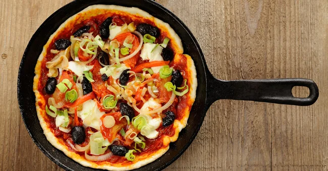 Cómo hacer una pizza con masa de avena en sartén: sencilla pero saludable