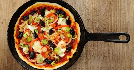 Cómo hacer una pizza con masa de avena en sartén: sencilla pero saludable