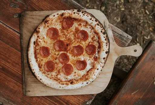 Cómo hacer pizza de pepperoni casera, deliciosa y con mucho queso