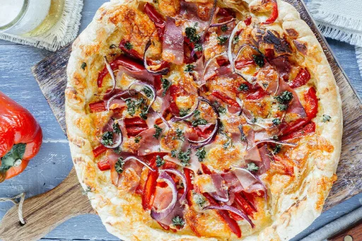 Tarta salada de pimientos y jamón serrano. Receta fácil y rápida