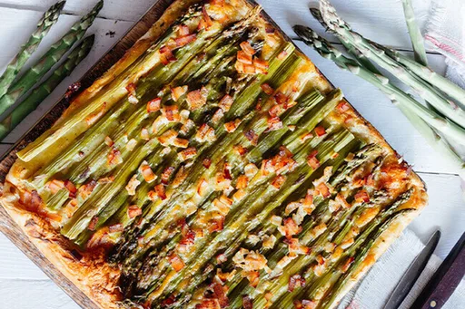 Hojaldre con espárragos y jamón. Receta fácil, saludable y deliciosa