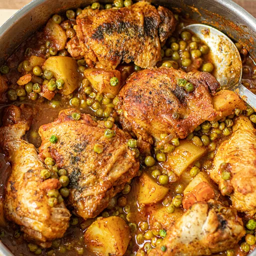 Estofado de pollo griego con guisantes (Arakas me Kotopoulo)