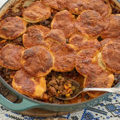 Pastel de carne picada a la sartén con hojaldre crujiente