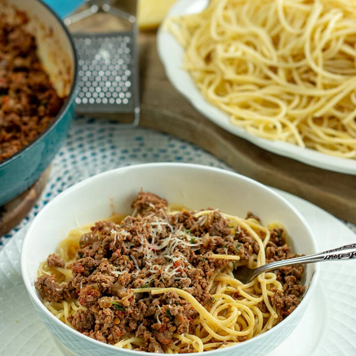 Greek Spaghetti & Meat Sauce: Macaronia me Kima
