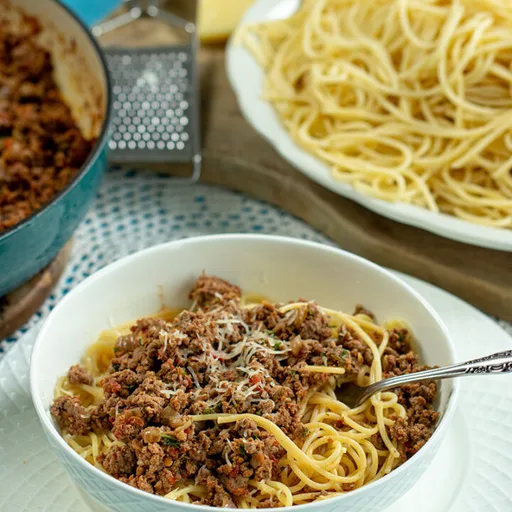 Espaguetis a la griega con salsa de carne: Macaronia me Kima