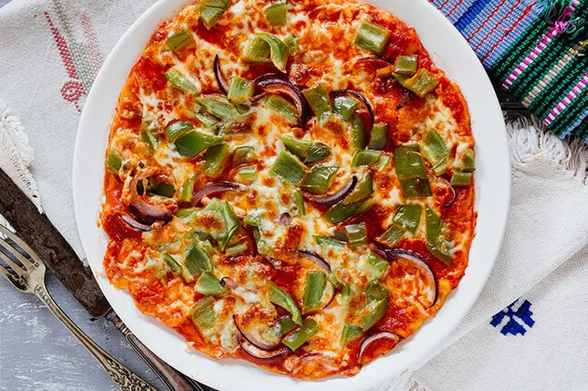 Pizza casera de chile poblano. Receta fácil de pizza