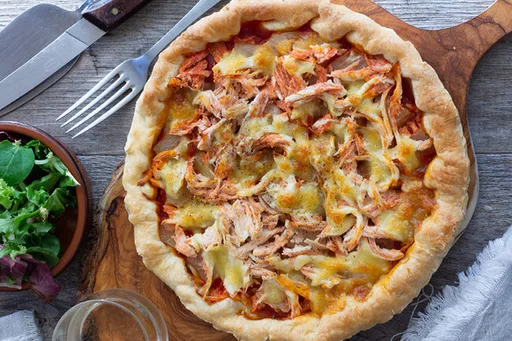 Tarta salada de pollo y piña. Receta fácil