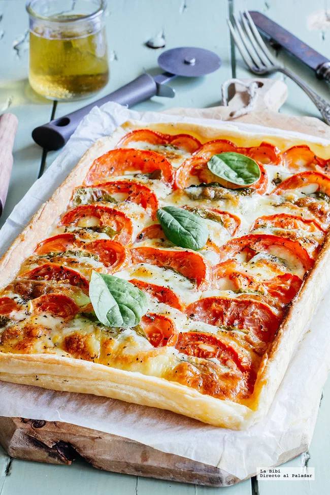Tarta Caprese con espinacas. Receta fácil de tarta salada
