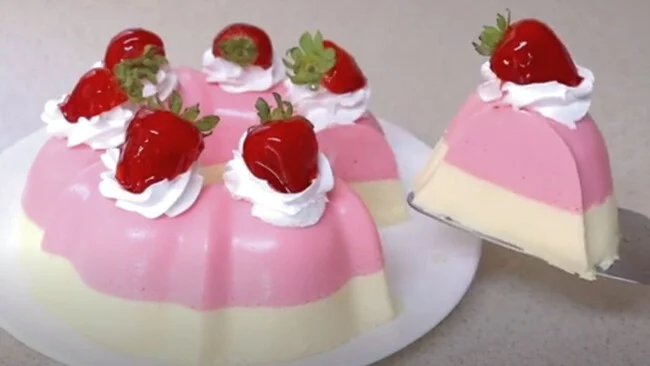 Gelatina bicolor de fresa y piña con solo 3 ingredientes: el postre frío para sorprender a tu familia del canal de “Reina”