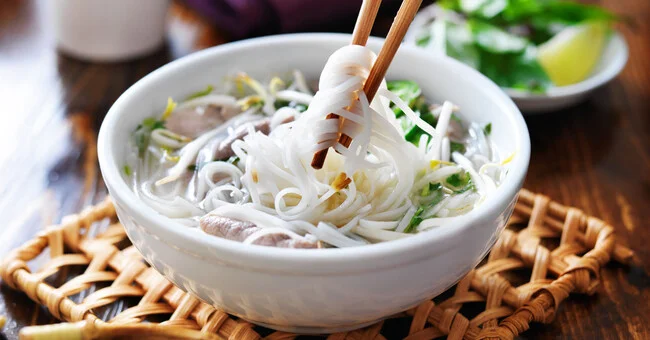 Cocina fusión de oriente: cómo preparar una sopa vegana con fideos de frijol y verduras