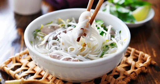 Cocina fusión de oriente: cómo preparar una sopa vegana con fideos de frijol y verduras