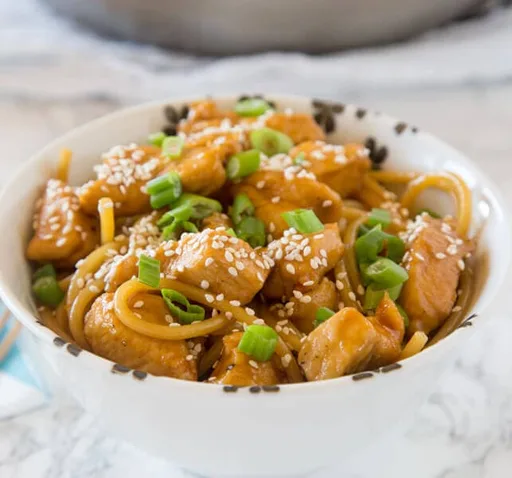Cuencos de fideos con pollo teriyaki